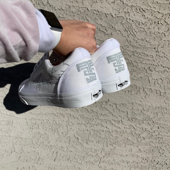 CUSTOM SHOES 👟PRICES VARY - Picture 3 of 3